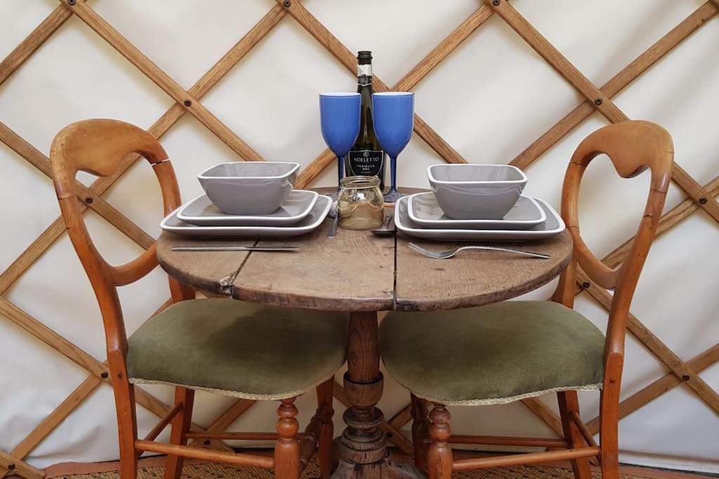 Bronfelen Yurt Hotell Cynghordy Eksteriør bilde