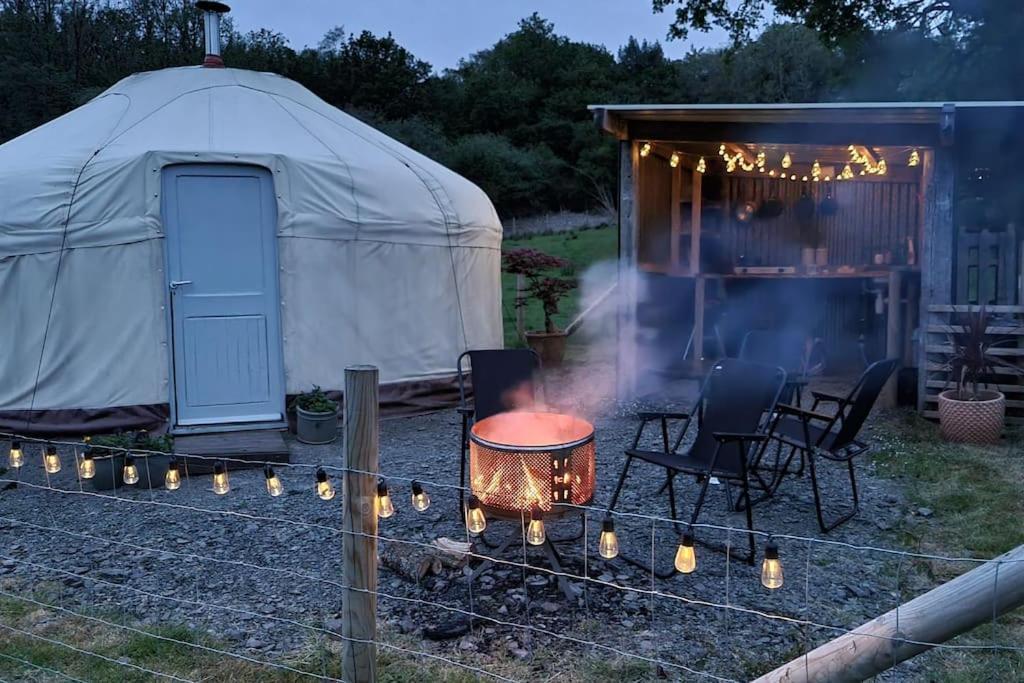 Bronfelen Yurt Hotell Cynghordy Eksteriør bilde