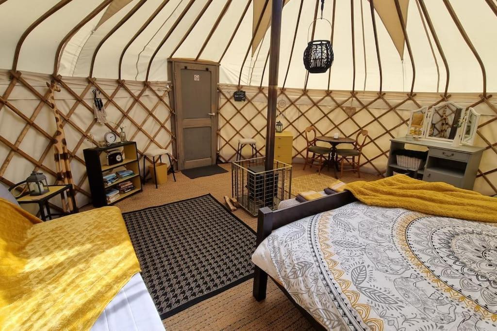 Bronfelen Yurt Hotell Cynghordy Eksteriør bilde