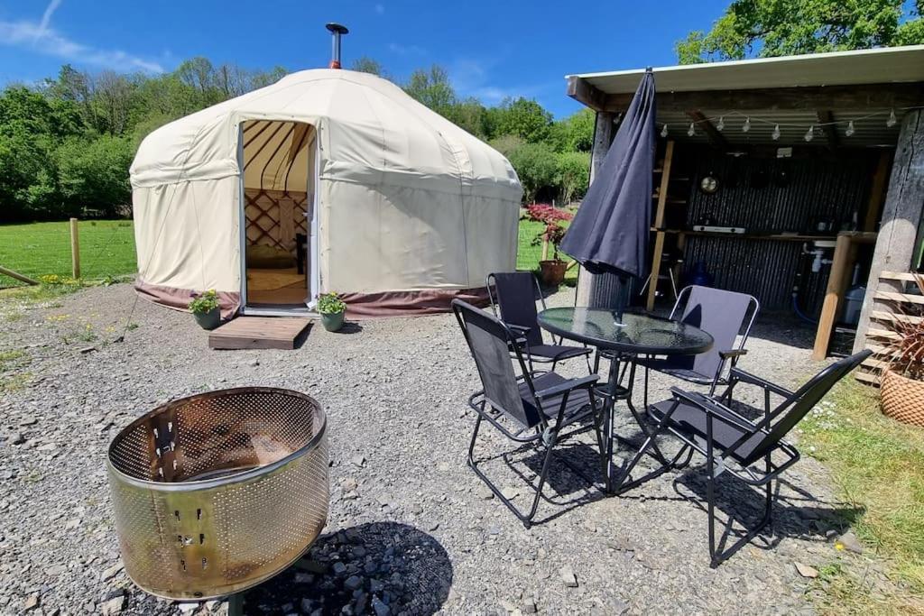 Bronfelen Yurt Hotell Cynghordy Eksteriør bilde