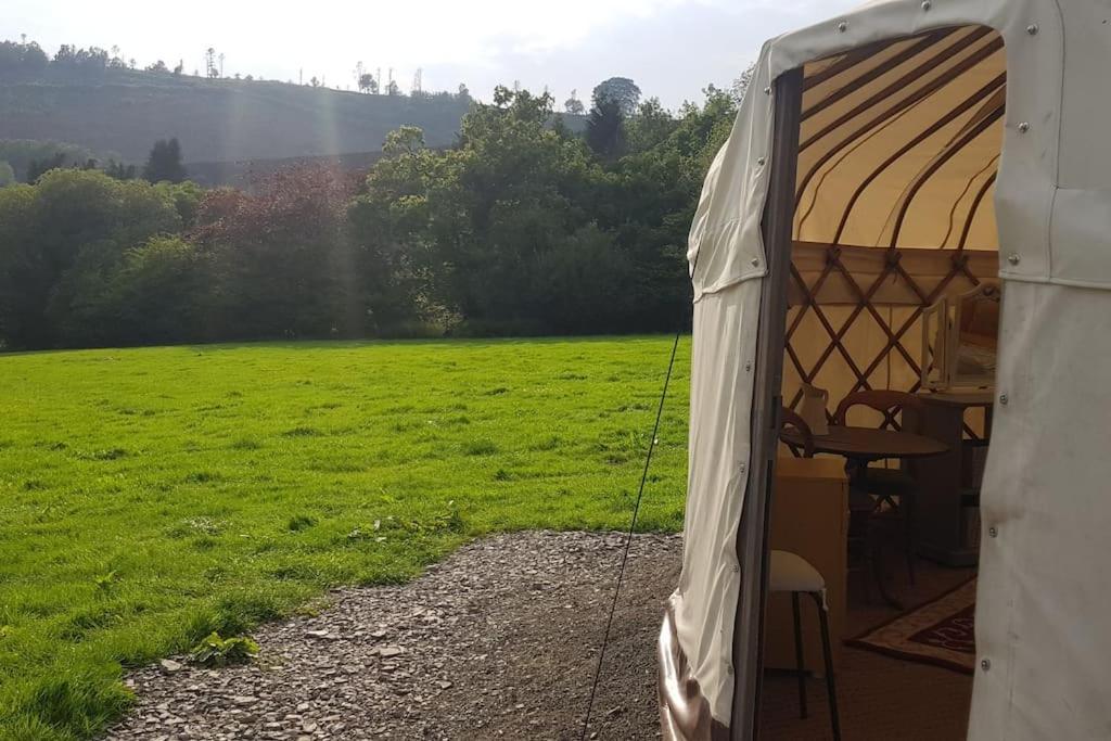 Bronfelen Yurt Hotell Cynghordy Eksteriør bilde
