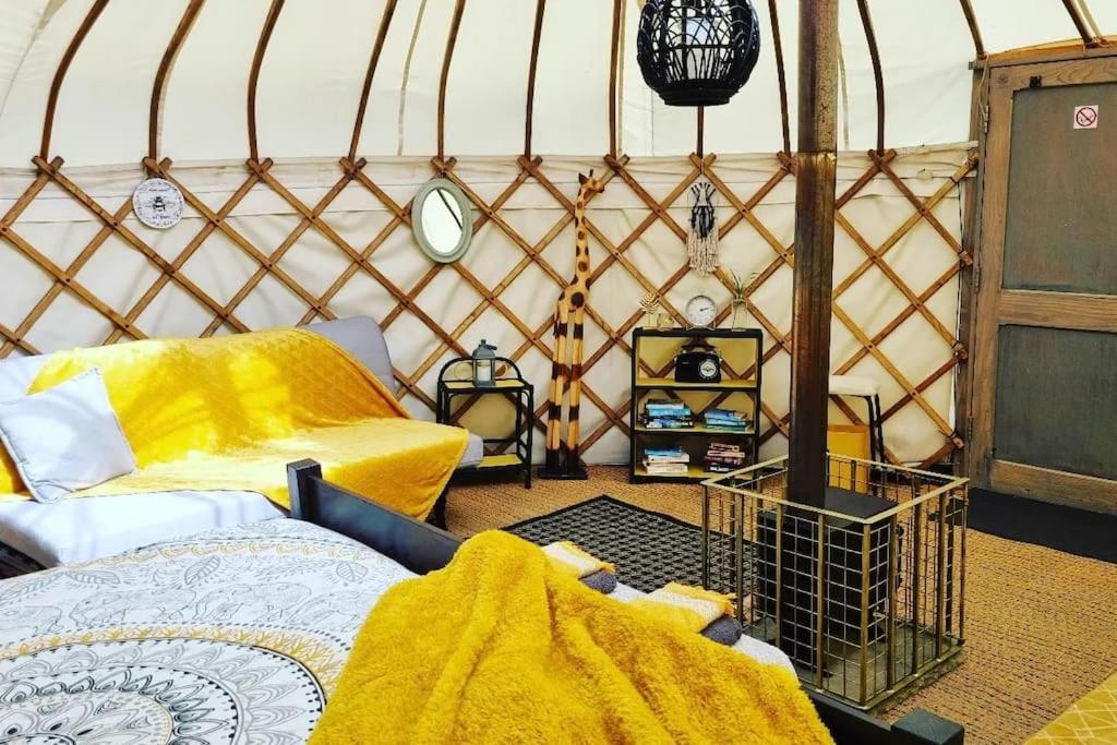 Bronfelen Yurt Hotell Cynghordy Eksteriør bilde