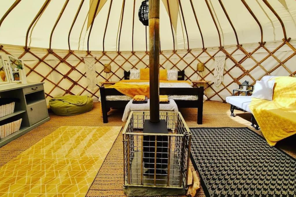 Bronfelen Yurt Hotell Cynghordy Eksteriør bilde