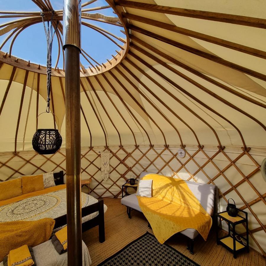 Bronfelen Yurt Hotell Cynghordy Eksteriør bilde