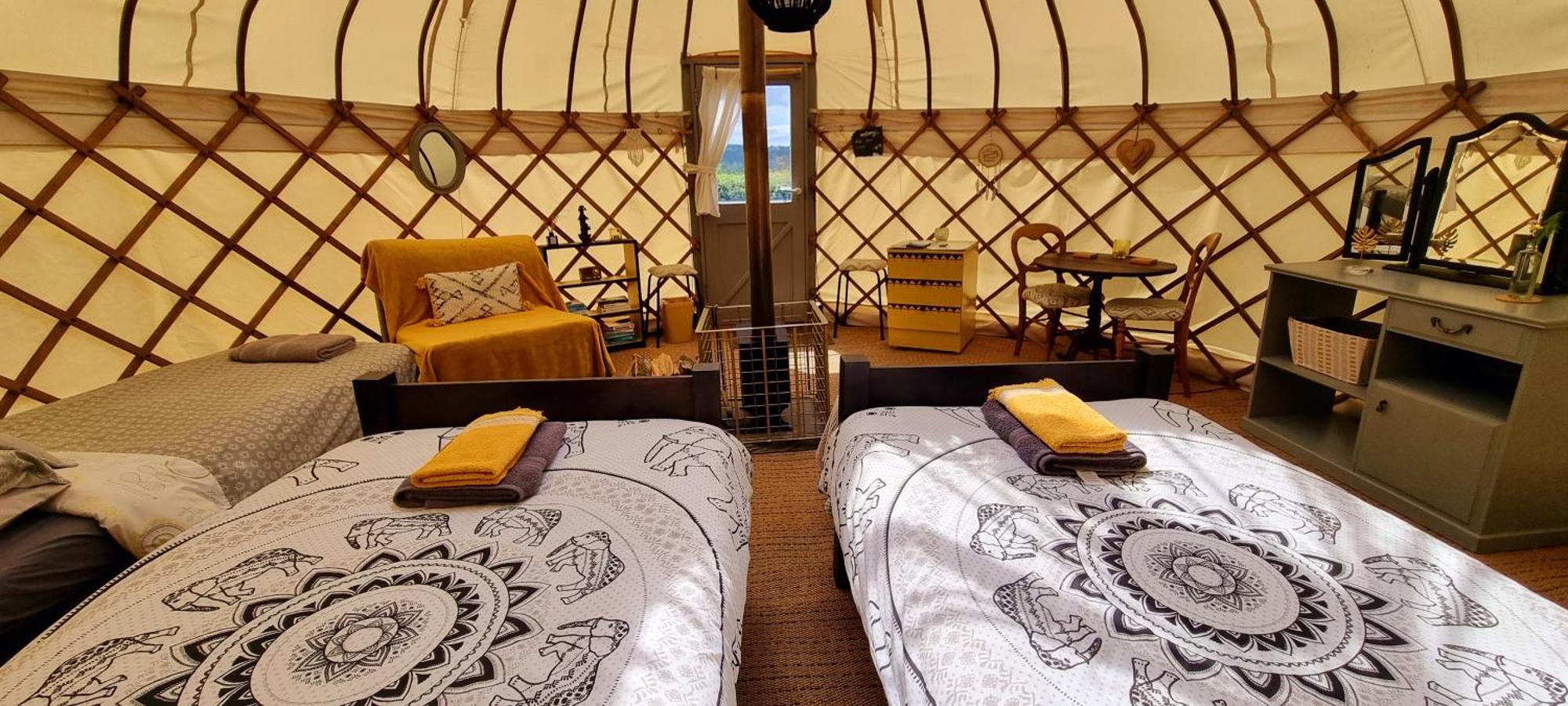 Bronfelen Yurt Hotell Cynghordy Eksteriør bilde