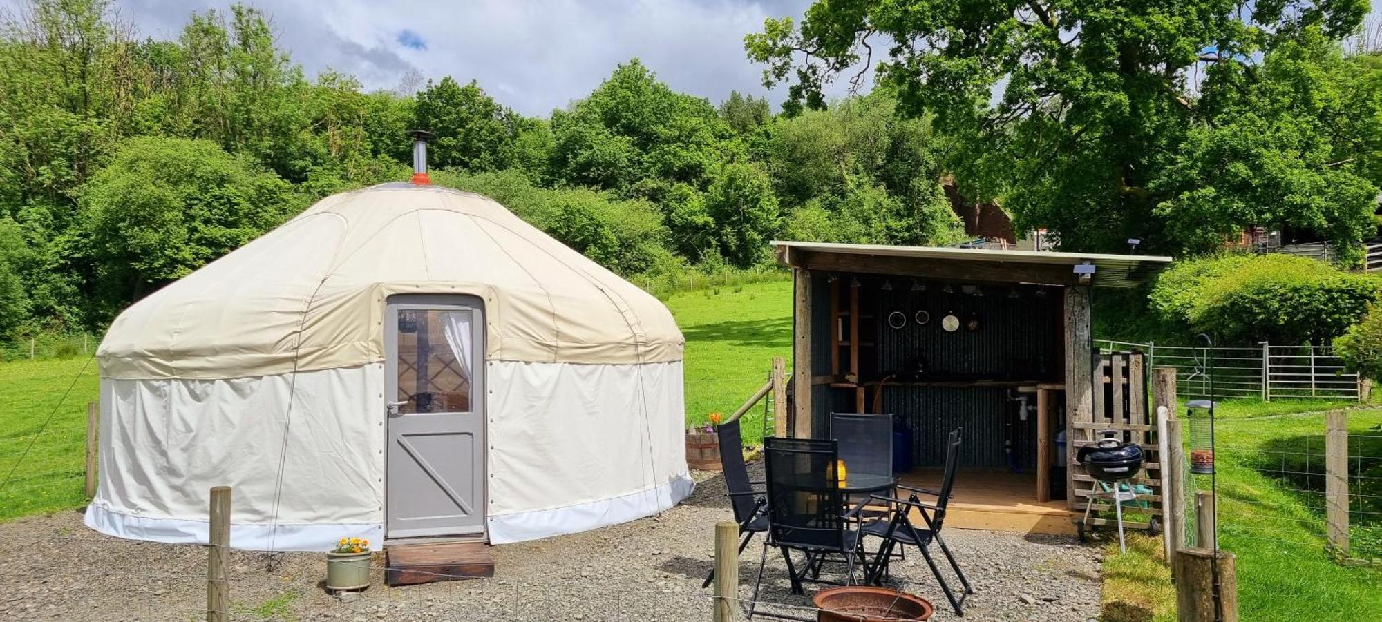 Bronfelen Yurt Hotell Cynghordy Eksteriør bilde