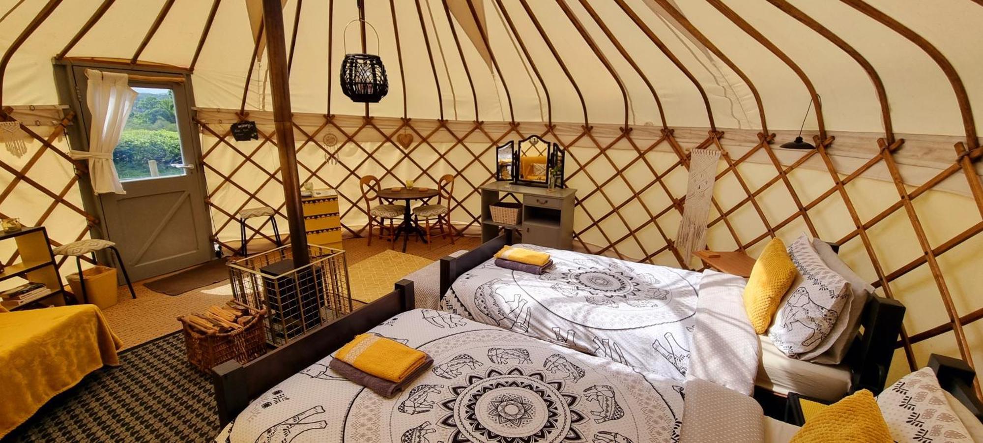 Bronfelen Yurt Hotell Cynghordy Eksteriør bilde